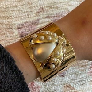 Gold cuff with jeweled Bee